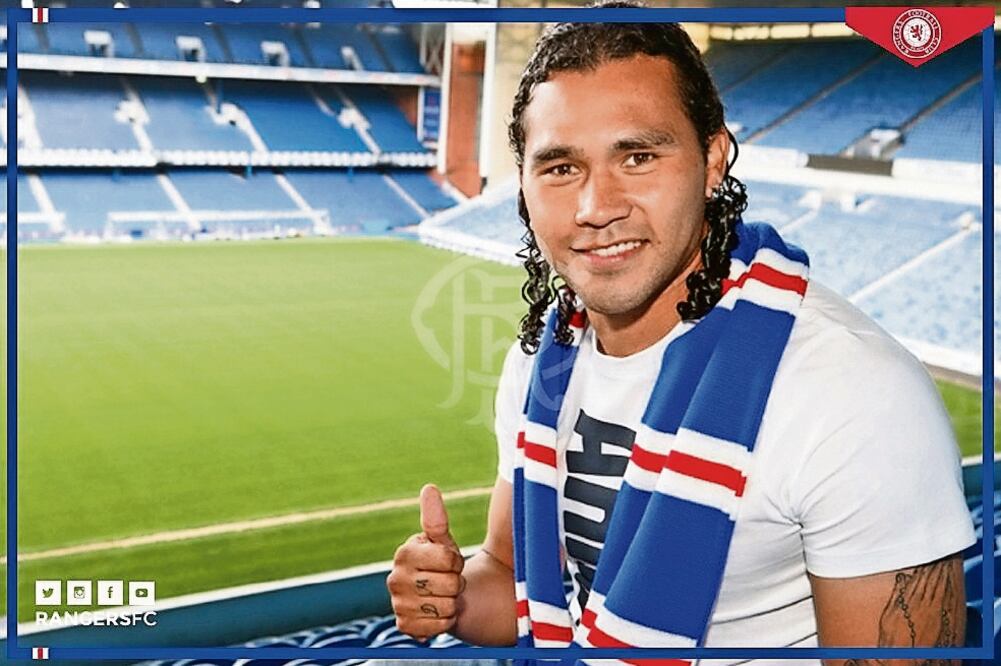 Carlos Peña fue entrevistado por TV Rangers a su llegada a Escocia y prometió aportar su granito de arena. (TV RANGERS)