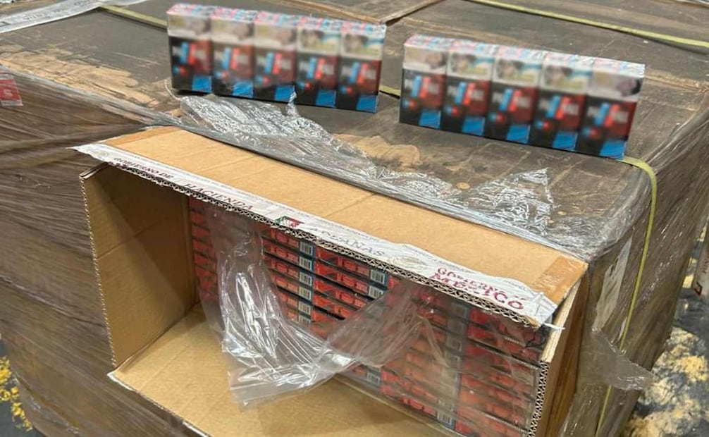 Aseguran más de 865 mil cajetillas de cigarros en el AICM (20/08/2026). Foto: Aduanas