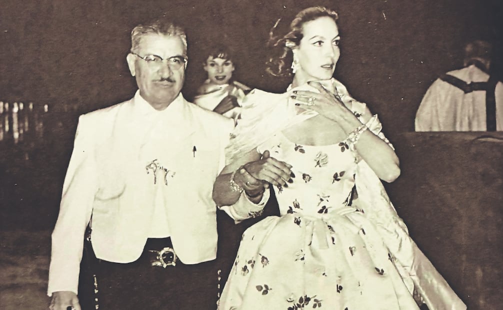La investigación de Gustavo Prado y Arturo Rico recupera el estilo de
artistas como María Félix. Imágenes del libro Pasado de moda. Pasarela de Estilos en México.