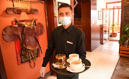 Agua tibia con limón y bicarbonato no previene el coronavirus