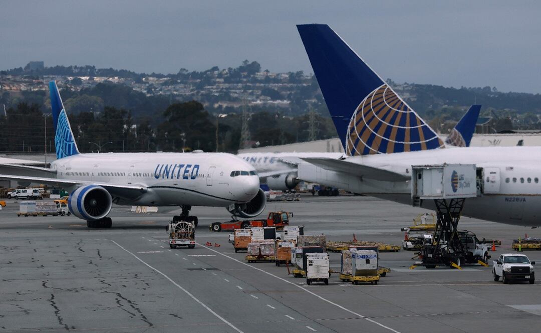 A principios de este mes, dos aviones regionales de Delta Air Lines colisionaron en la intersección de las calles de rodaje en el Aeropuerto LaGuardia en Nueva York, hiriendo a un asistente de vuelo. Foto: AFP