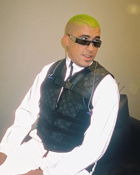 Bad Bunny sorprende con su look en Instagram