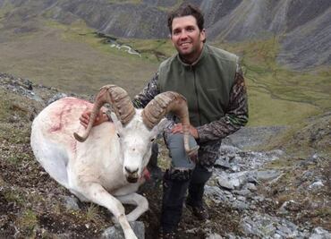 Hijo de Donald Trump mata oveja en peligro de extinción