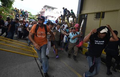 Caravanas de más de 3 mil migrantes atraviesan México en busca del "sueño americano"
