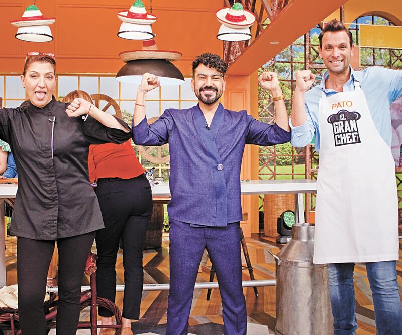 Mariano (al centro) estudió gastronomía y se especializó en difusión gastro nómica. CORTESÍA