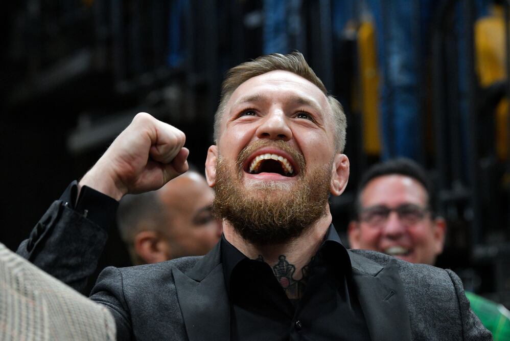 Conor MacGregor, primer hombre en la historia en tener dos títulos de UFC simultáneamente. Foto: Reuters