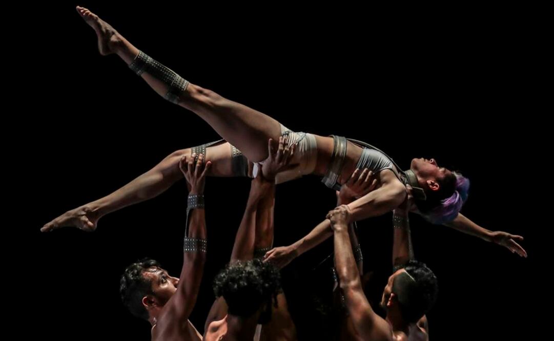 Con música que va desde piezas barrocas de Bach, Vivaldi y Couperin, hasta música electrónica y minimalista, los bailarines transmitieron a través del lenguaje corporal la atmósfera y travesías del Quijote. FOTO: Yadín Xolalpa. EL UNIVERSAL