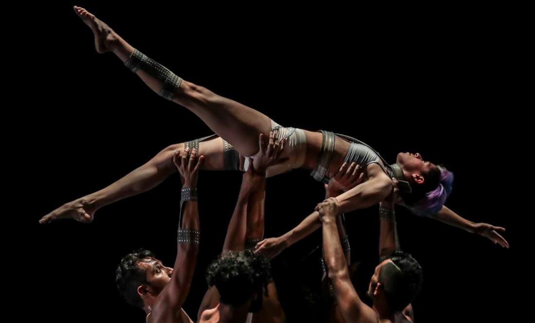 Con música que va desde piezas barrocas de Bach, Vivaldi y Couperin, hasta música electrónica y minimalista, los bailarines transmitieron a través del lenguaje corporal la atmósfera y travesías del Quijote. FOTO: Yadín Xolalpa. EL UNIVERSAL