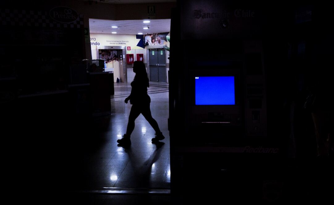 El gobierno no dio a conocer las razones del apagón ni el tiempo para el restablecimiento de la energía. (25/02/25) Foto: AP/Archivo