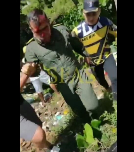 Video. Pobladores ayudan a marinos tras desplome de helicóptero en Tabasco