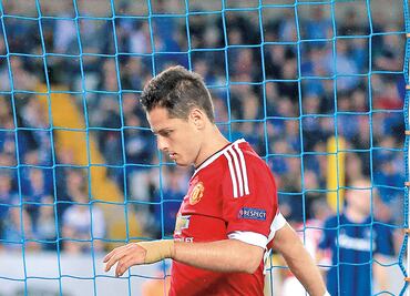 Van Gaal dice a ‘Chicharito’ que puede irse del ManU