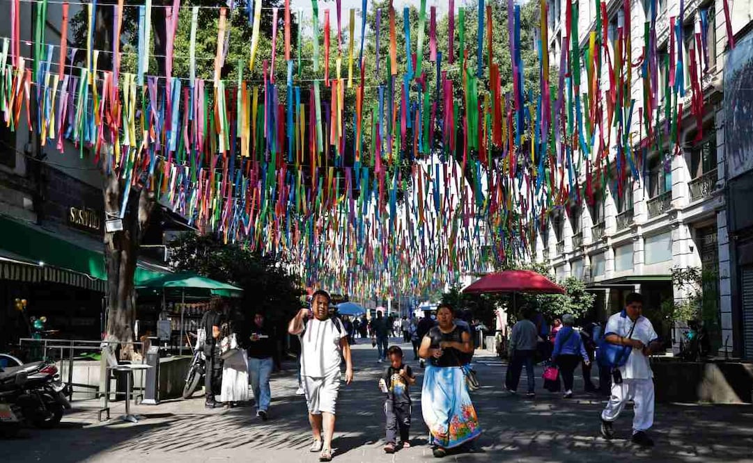La calle Fray Pedro de Gante, donde permanecían decenas de puestos de artesanías indígenas, ayer estaba totalmente liberada. Foto: Carlos Mejía / EL UNIVERSAL