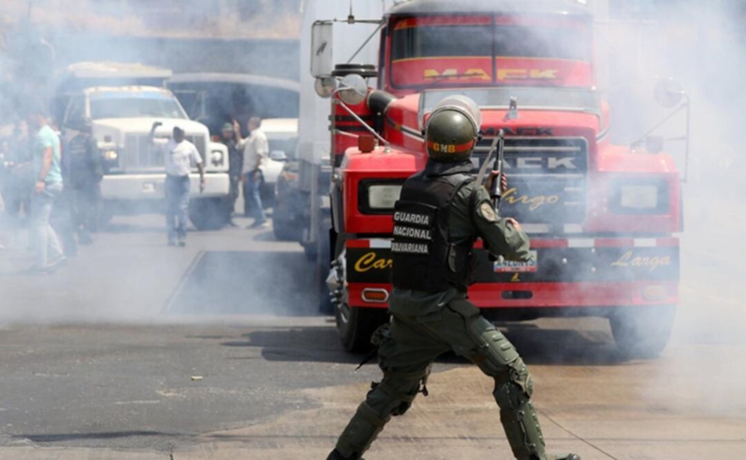 El incidente, que no pasó a mayores, ocurrió en una autopista en La Cabrera, por donde viajaban los legisladores acompañados de varios camioneros. Foto: Reuters