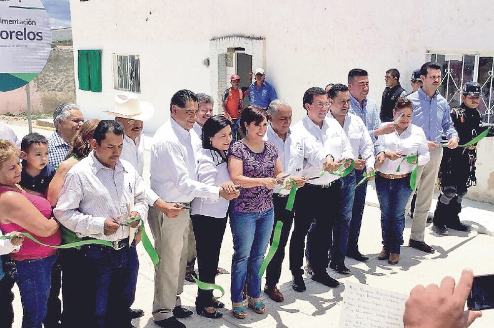 Rosario Robles, secretaria de Desarrollo Agrario, Territorial y Urbano, entregó 15 obras de pavimentación, electrificación y mejoramiento de aulas escolares en Durango, realizadas con recursos del Fondo Minero para esa entidad (SEDATU)