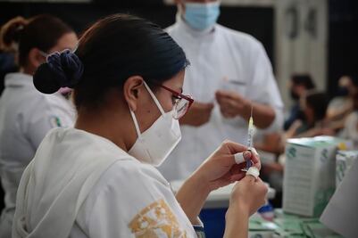 Covid-19: ¿Por qué no es lo mismo contagiarse con vacuna que sin ella?