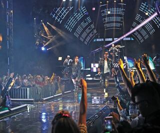 El show continuó en El Plaza pese a grietas e inclinaciones