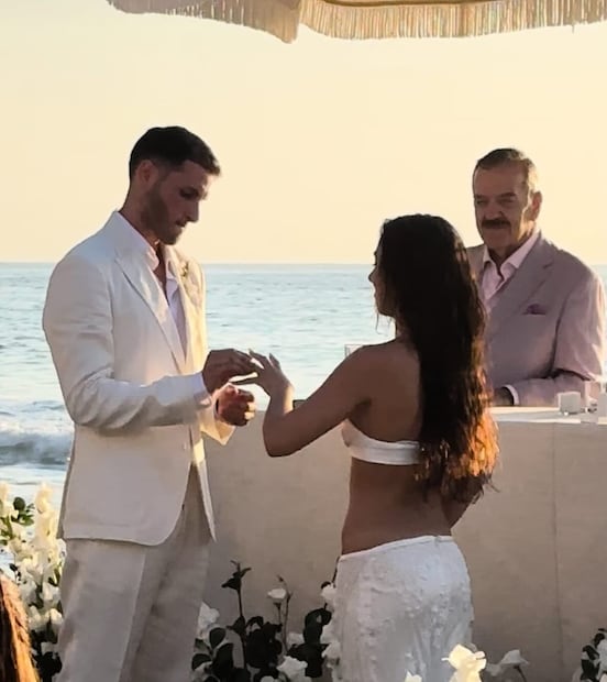 Santiago Giménez se casó con Fernanda Serrano