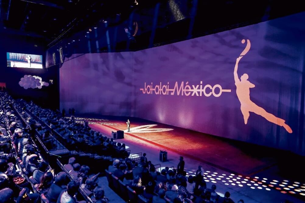 El Frontón México permaneció cerrado por 20 años en medio de un conflicto sindical. El lugar cuenta con un casino y un escenario móvil. (YADÍN XOLALPA. EL UNIVERSAL)