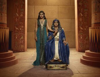 Más de mil extras se necesitaron para grabar la miniserie "Tut"