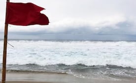 Rescatan a 90 personas varadas en el Golfo de México; fuertes vientos sorprendieron a turistas en kayak y paddleboard