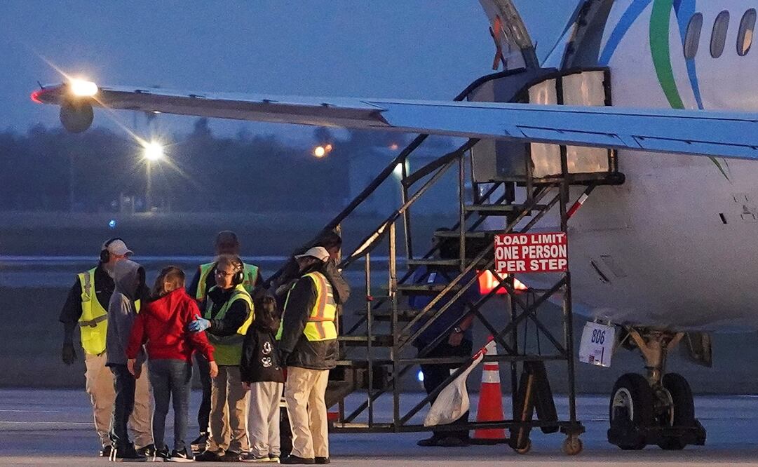 El vuelo procedente de Monterrey fue el primero en la historia que llega con adultos a bordo. Foto: Reuters