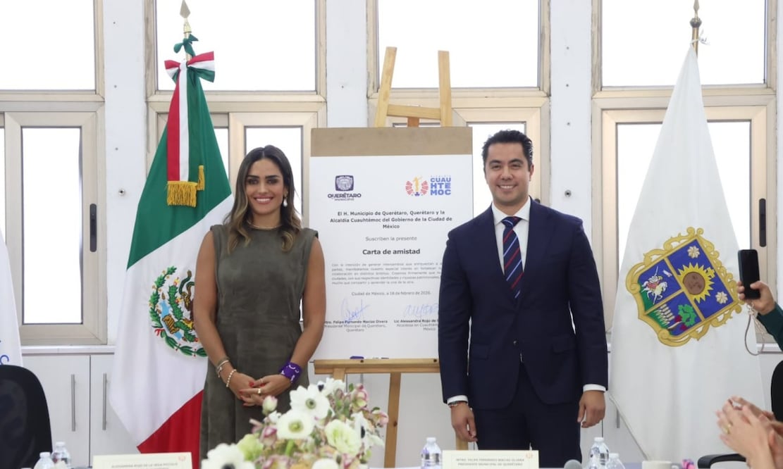Alcaldesa de Cuauhtémoc, Alessandra Rojo de la Vega, y el presidente municipal de Querétaro, FeliFer Macías, durante la firma de la "Carta de Amistad". Foto: Especial.