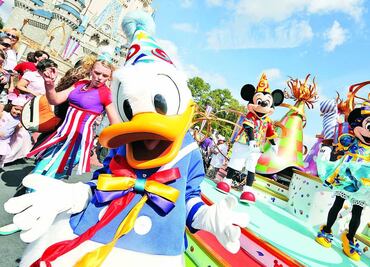 ¿Acosan a Minnie Mouse? Cosas extrañas en los parques de Disney