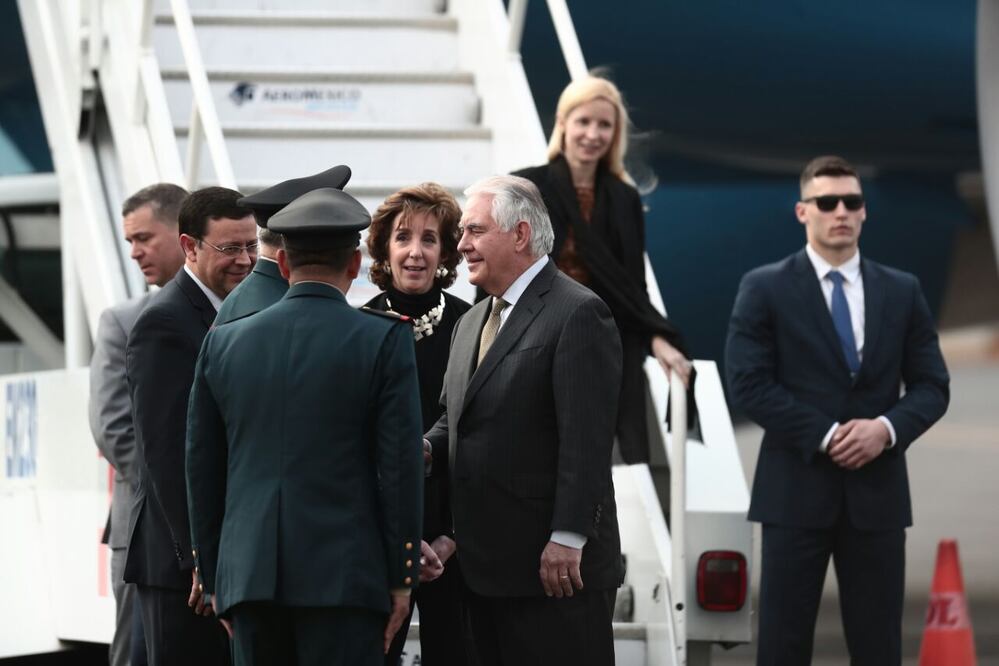 El funcionario estadounidense arribó a un hangar militar del Aeropuerto Internacional de la Ciudad de México. Alejandro Acosta / EL UNIVERSAL