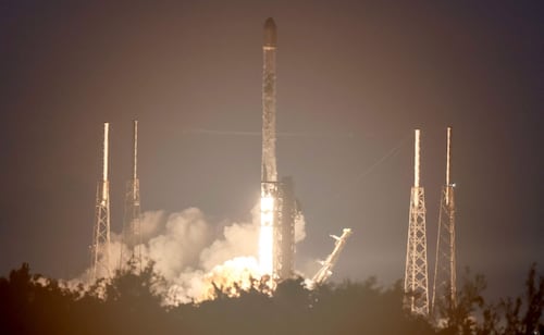 Cohete de SpaceX de Elon Musk chocará contra la Luna; ¿cuándo, a qué hora y por qué razón será el impacto?