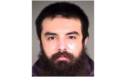 Envían a mexicano a institución mental en EU tras embestir a motociclista por ser blanco