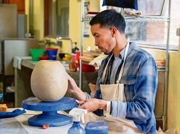 “Me heredaron el oficio; llevo la alfarería en la sangre”