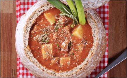 #RECETA Sopa de jitomate en un bowl de pan