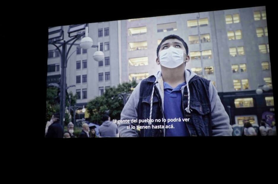 Carlos Daniel Toledo, durante su visita al Museo Nacional de Antropología. Imagen tomada durante la proyección del documental en La Casa del Cine, en la CDMX. Foto: Yatzín D. Ordaz