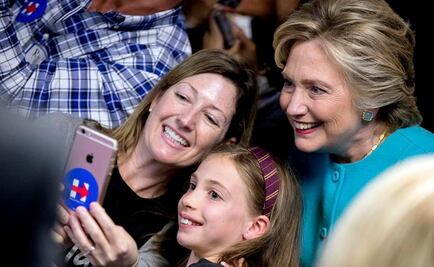 Hillary Clinton sigue a la cabeza, revela sondeo