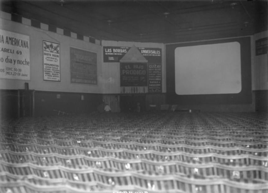 Butacas y pantalla del Cine Bucareli
Fecha de creación: 1920 (año aproximado)
Colección Casasola | Serie Cines
Fototeca Nacional
Identificador MID77_20221116-193258:85670