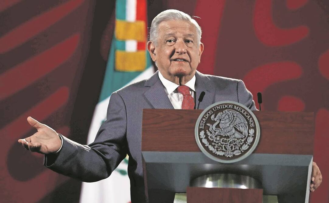 El presidente López Obrador negó que con un decreto obliguen a areolíneas operar en el AIFA. Foto: Diego Simón/EL UNIVERSAL