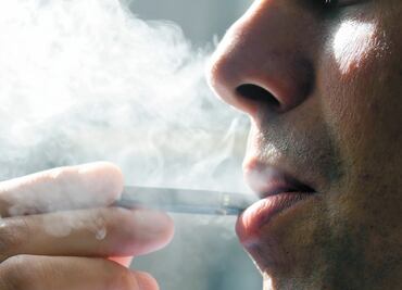 Trump busca vetar saborizantes para vapear