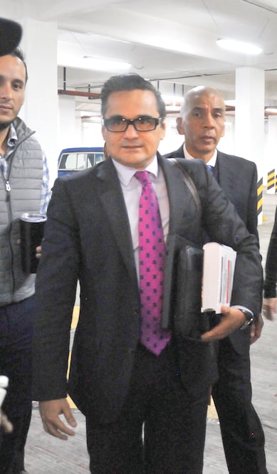 Proceso. El fiscal Jorge Winckler y 19 diputados esperaron por más de una hora a que hubiera sesión. MIGUEL ÁNGEL CARMONA. EL UNIVERSAL