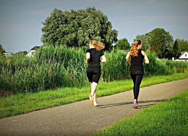 Dieta saludable y ejercicio reducen riesgo de desarrollar Alzheimer