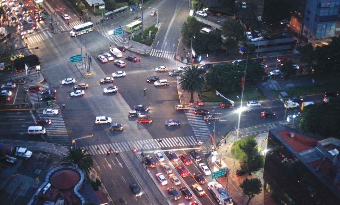 El titular de la Sobse asegura que la construcción de esta obra reducirá el tráfico en la zona. Afirman que el tiempo para cruzar esta vialidad es de 30 minutos, con el deprimido se espera que se reduzca a cinco minutos (ALEJANDRO ACOSTA. EL UNIVERSAL)