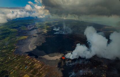 Lava del volcán Kilauea evapora el lago más grande de Hawái