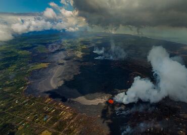 Lava del volcán Kilauea evapora el lago más grande de Hawái