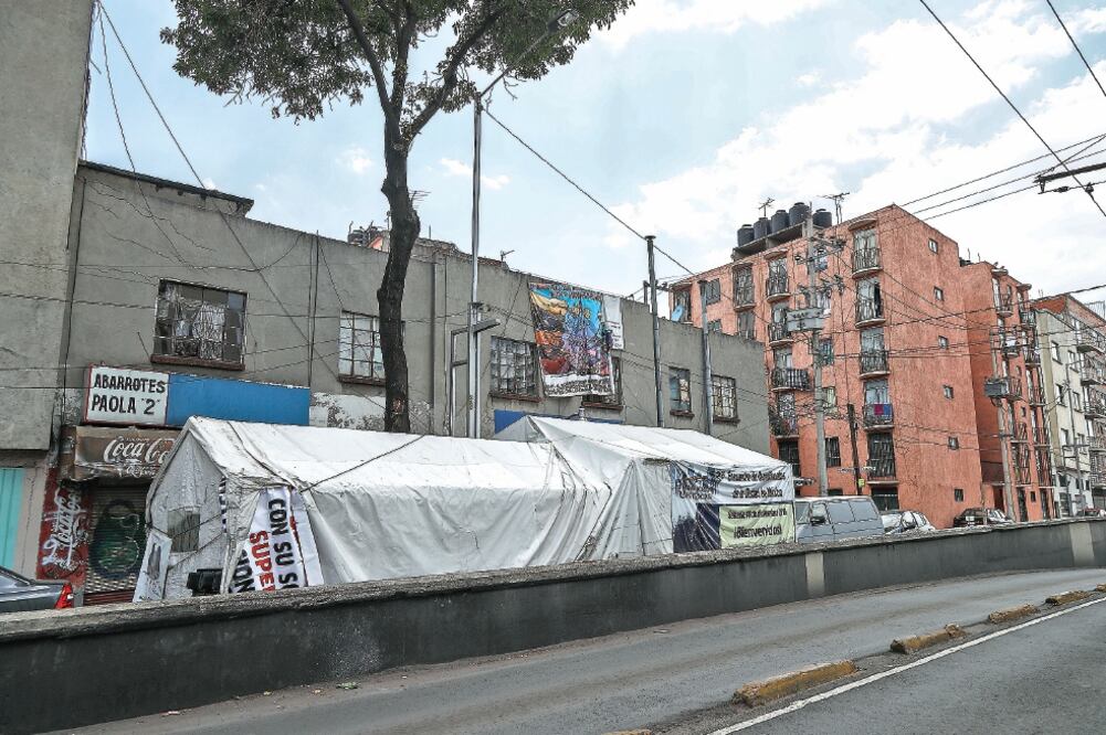 Una empresa se amparó pues presuntamente es la dueña del inmueble que tiene daño estructural que data desde 2012 y que se agravó por el 19-S. (YADÍN XOLALPA. EL UNIVERSAL)
