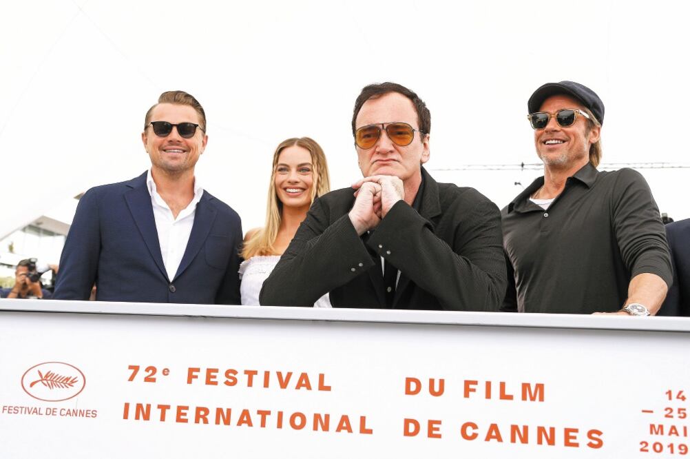 Los actores Leonardo DiCaprio, Margot Robbie, el director estadounidense y Brad Pitt durante la presentación de la cinta en el festival francés. / ERIC GAILLARD. REUTERS