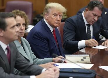 A horas de entregarse Trump reemplaza a sus abogados en el caso de interferencia electoral en Georgia