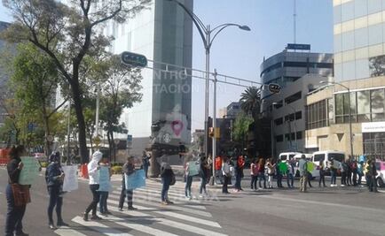 Maestras de estancias infantiles bloquean Reforma