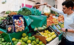 El producto que más se encareció fue el jitomate, con un aumento de 118.5%; seguido del chile poblano, cuyo precio se incrementó 68.4%; y luego aparece la papa, al elevarse 56.5%. Foto: Archivo / CUARTOSCURO