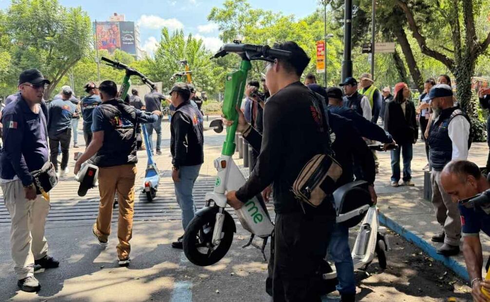 Cuauhtémoc despliega operativo para retirar scooters de las colonias Roma e Hipódromo. | Foto: Especial.