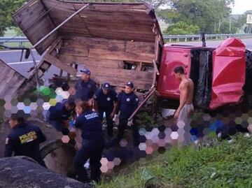 De nacionalidad cubana, las 10 personas muertas por accidente de camión de redilas en Chiapas