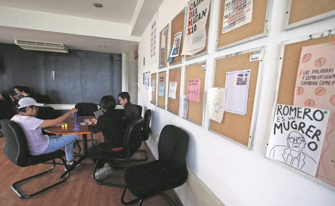 A pesar del recorte de recursos, alumnos han reanudado la vida escolar en el CIDE, en los salones de clase, salas de escritura y en el comedor, sitios en los que se sienten libres para expresarse y donde manifiestan su descontento con la dirección actual